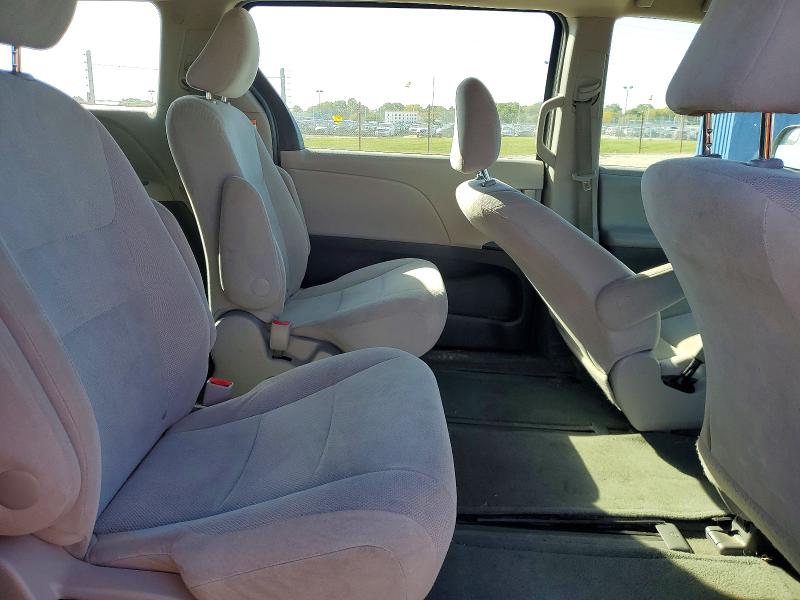 Снимка 11 от търг – 2015 TOYOTA SIENNA с VIN 5TDZK3DC5FS569357