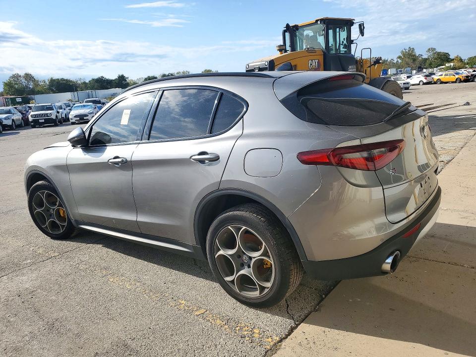 Снимка 2 от търг – 2018 ALFA ROMEO STELVIO с VIN ZASFAKNN1J7B97946