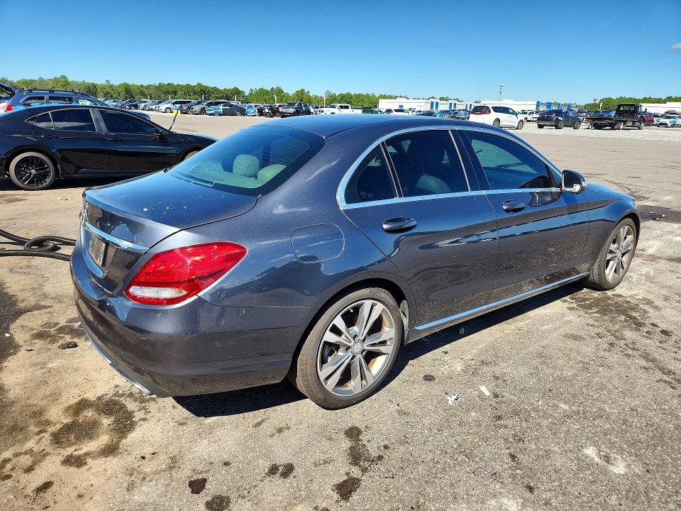 Снимка 3 от търг – 2015 MERCEDES-BENZ C с VIN 55SWF4JB0FU076424