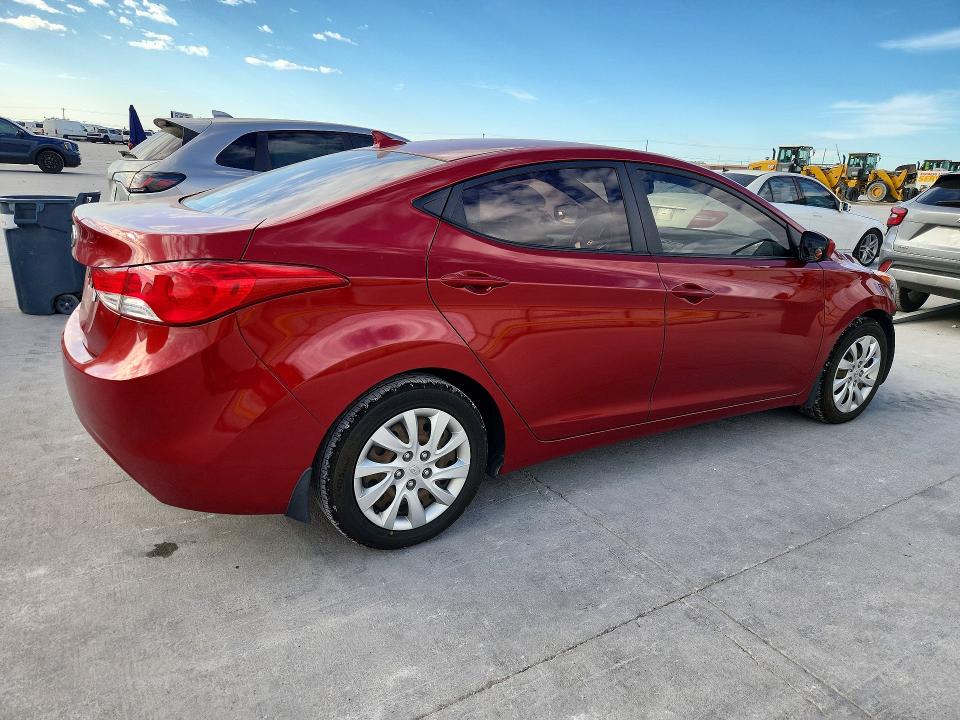 Снимка 3 от търг – 2012 HYUNDAI ELANTRA с VIN KMHDH4AE1CU266339