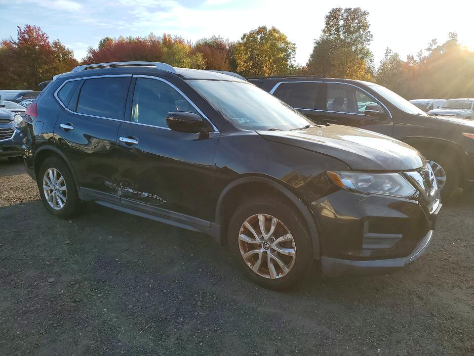 Photo 4 from auction – 2017 NISSAN ROGUE with VIN 5N1AT2MM5HC776277