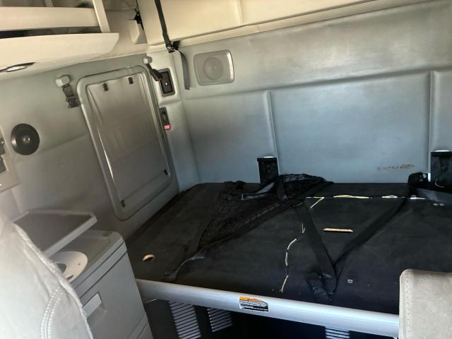 Photo 6 from auction – 2016 KENWORTH CONSTRUCTION with VIN 1XKYD49X2GJ491954