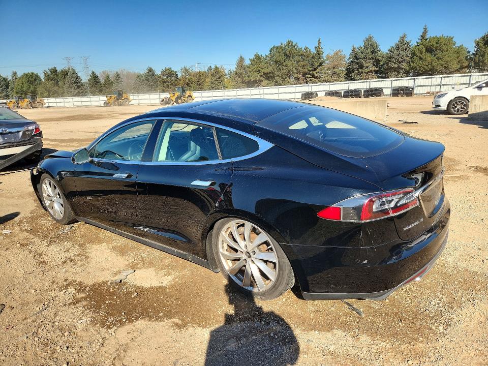 Снимка 2 от търг – 2013 TESLA MODEL S с VIN 5YJSA1CN3DFP12271