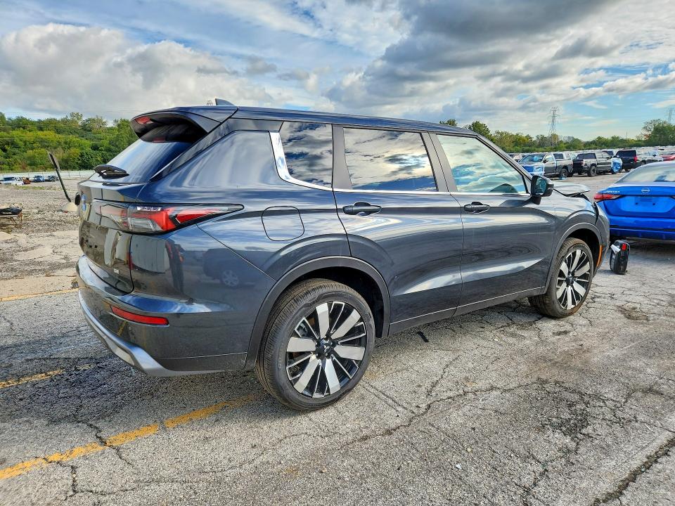 Photo 3 from auction – 2026 MITSUBISHI OUTLANDER with VIN JA4J4VAB6TZ047498
