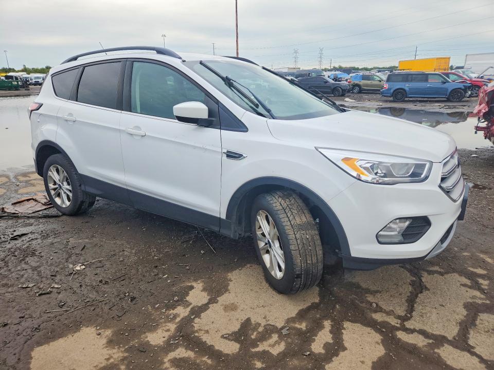 Photo 4 from auction – 2018 FORD ESCAPE with VIN 1FMCU9HD5JUD23639
