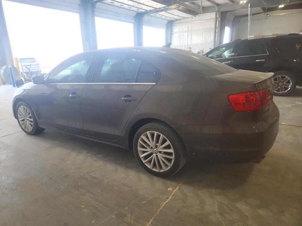 Снимка 2 от търг – 2014 VOLKSWAGEN JETTA с VIN 3VW3L7AJ1EM385218