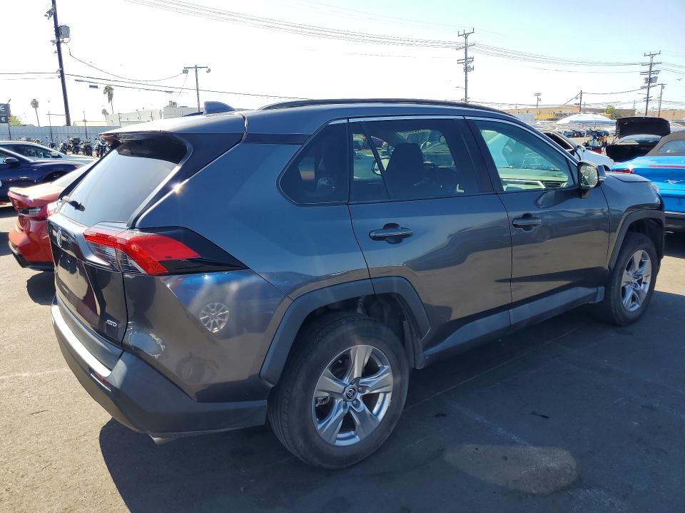 Zdjęcie 3 z aukcji – 2022 TOYOTA RAV4 z VIN 2T3P1RFV8NC282279