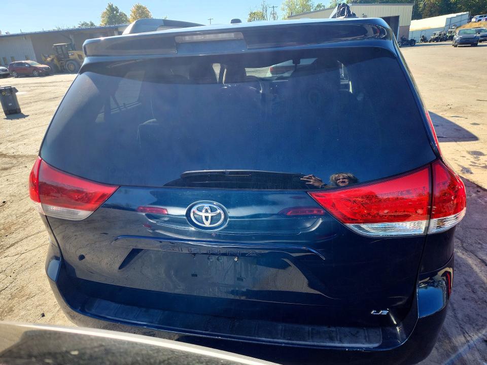 Снимка 6 от търг – 2011 TOYOTA SIENNA с VIN 5TDKK3DC3BS076658