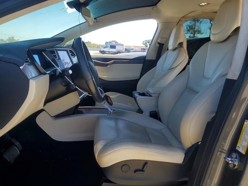 Фото 7 с аукциона – 2018 TESLA MODEL X с VIN 5YJXCAE21JF093846