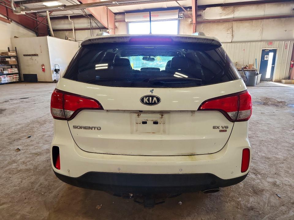 Photo 6 from auction – 2014 KIA SORENTO with VIN 5XYKU4A71EG492720