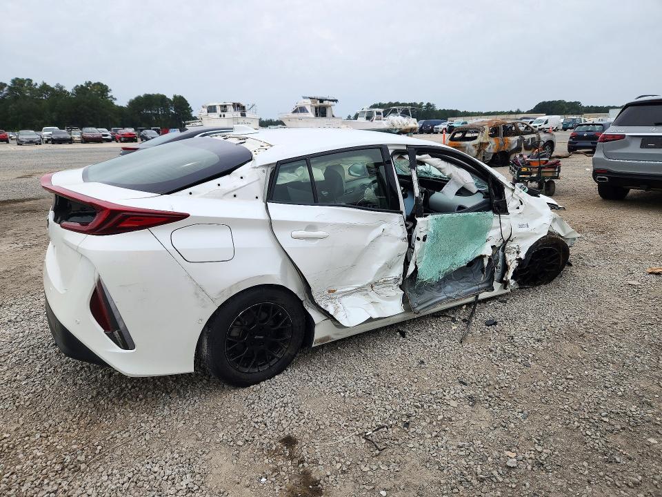 Photo 3 from auction – 2017 TOYOTA PRIUS PRIME with VIN JTDKARFP9H3031174