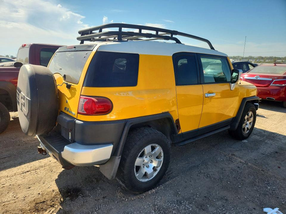 Снимка 3 от търг – 2007 TOYOTA FJ CRUISER с VIN JTEBU11F070018154
