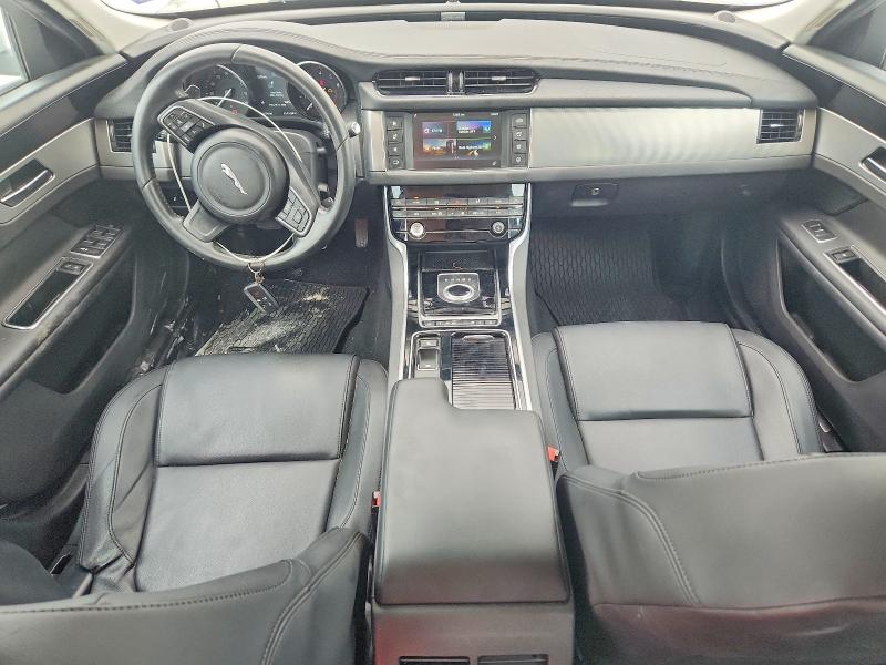 Photo 8 from auction – 2017 JAGUAR XF with VIN SAJBR4BV4HCY27252