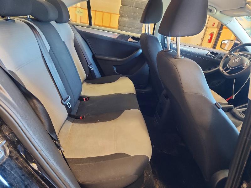 Снимка 10 от търг – 2017 VOLKSWAGEN JETTA с VIN 3VW2B7AJ0HM339091