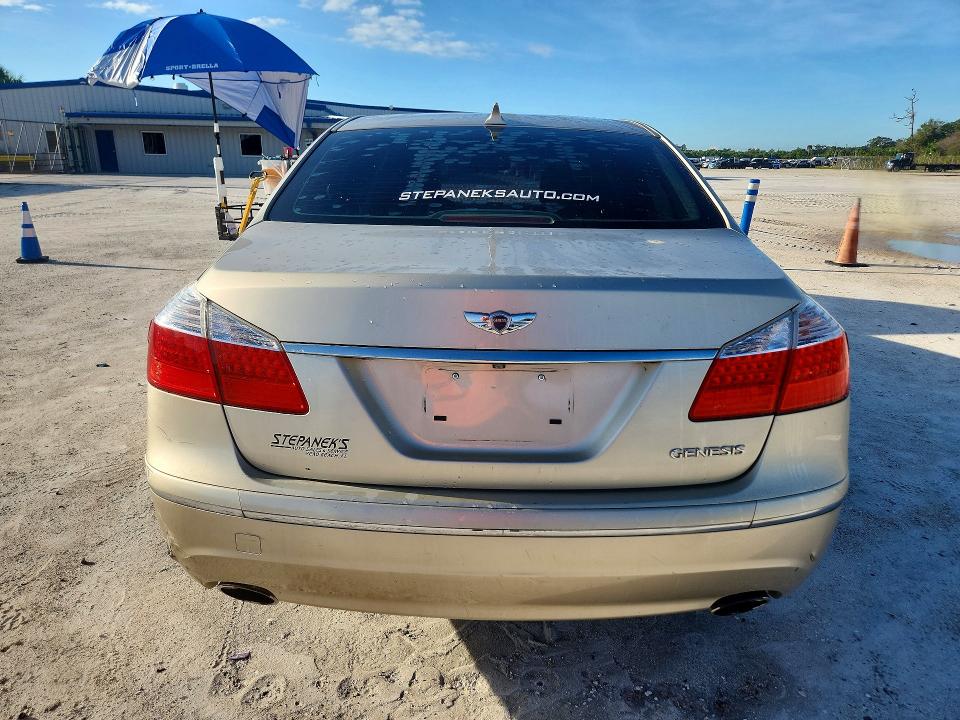 Photo 6 from auction – 2010 HYUNDAI GENESIS with VIN KMHGC4DE7AU075769