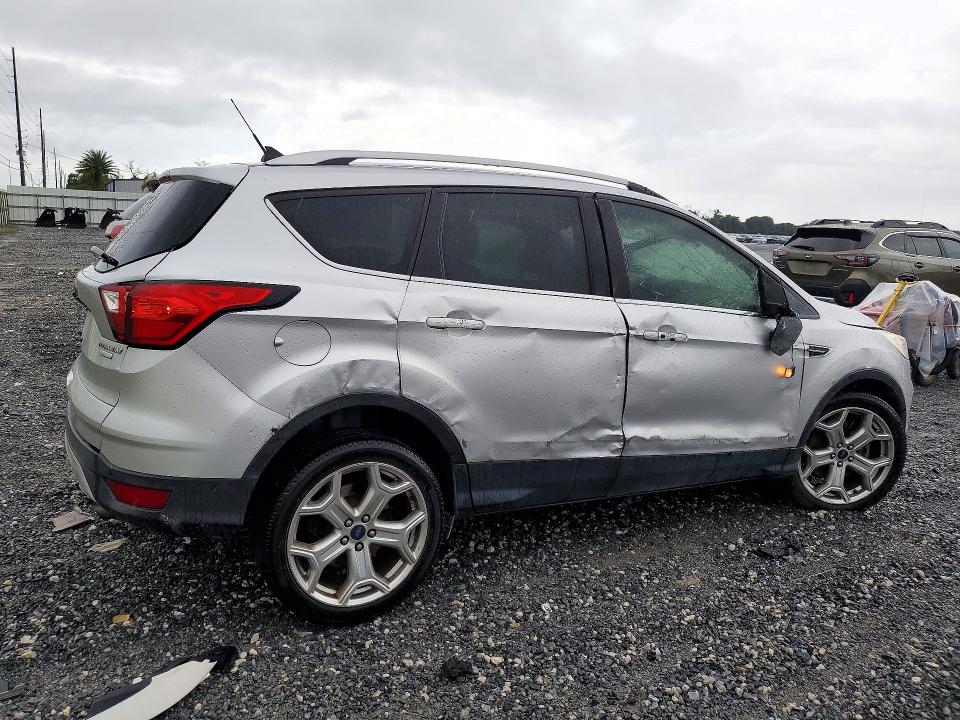 Photo 3 from auction – 2019 FORD ESCAPE with VIN 1FMCU0J97KUB95889