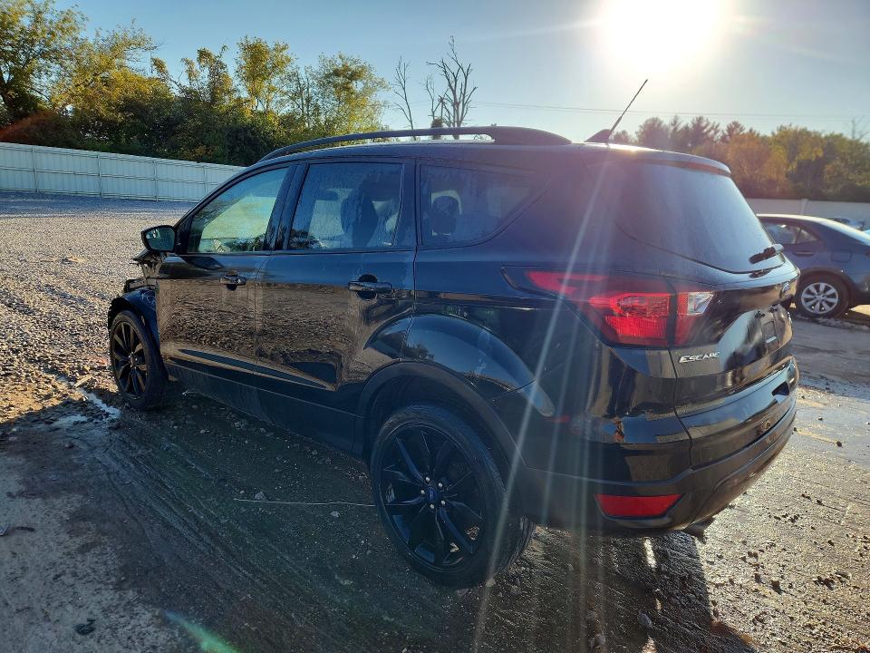 Photo 2 from auction – 2019 FORD ESCAPE with VIN 1FMCU9GD6KUA25829