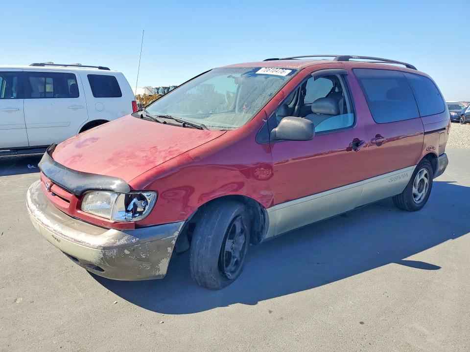 TOYOTA SIENNA 1998 with VIN 4T3ZF13C8WU001175 - Photo from auction