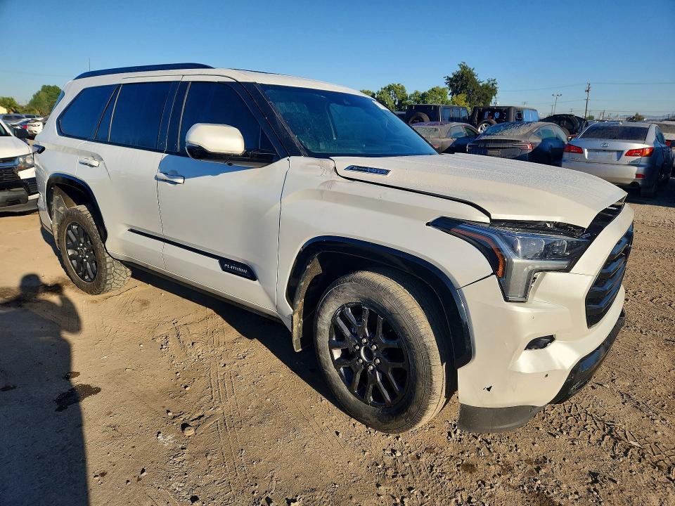 Photo 4 from auction – 2023 TOYOTA SEQUOIA with VIN 7SVAAABA4PX018280
