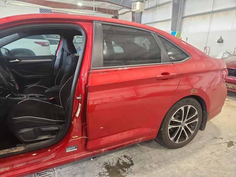 Снимка 12 от търг – 2024 VOLKSWAGEN JETTA с VIN 3VWBM7BU8RM057592