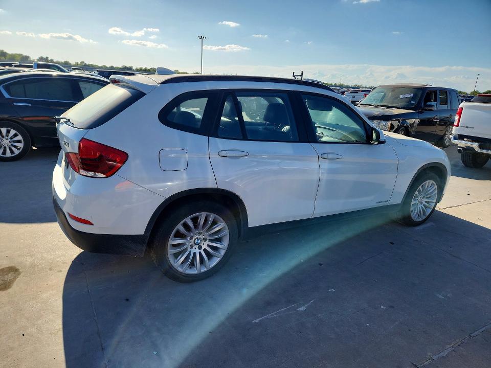 Photo 3 from auction – 2015 BMW X1 with VIN WBAVM1C57FVW58009