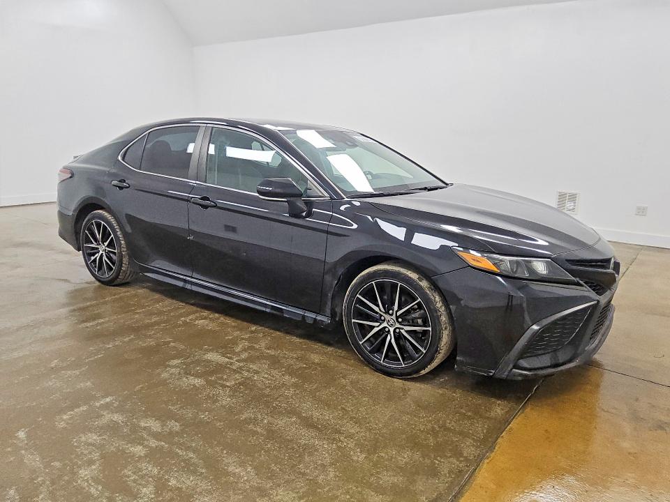 Снимка 4 от търг – 2021 TOYOTA CAMRY с VIN 4T1G11AK0MU521313