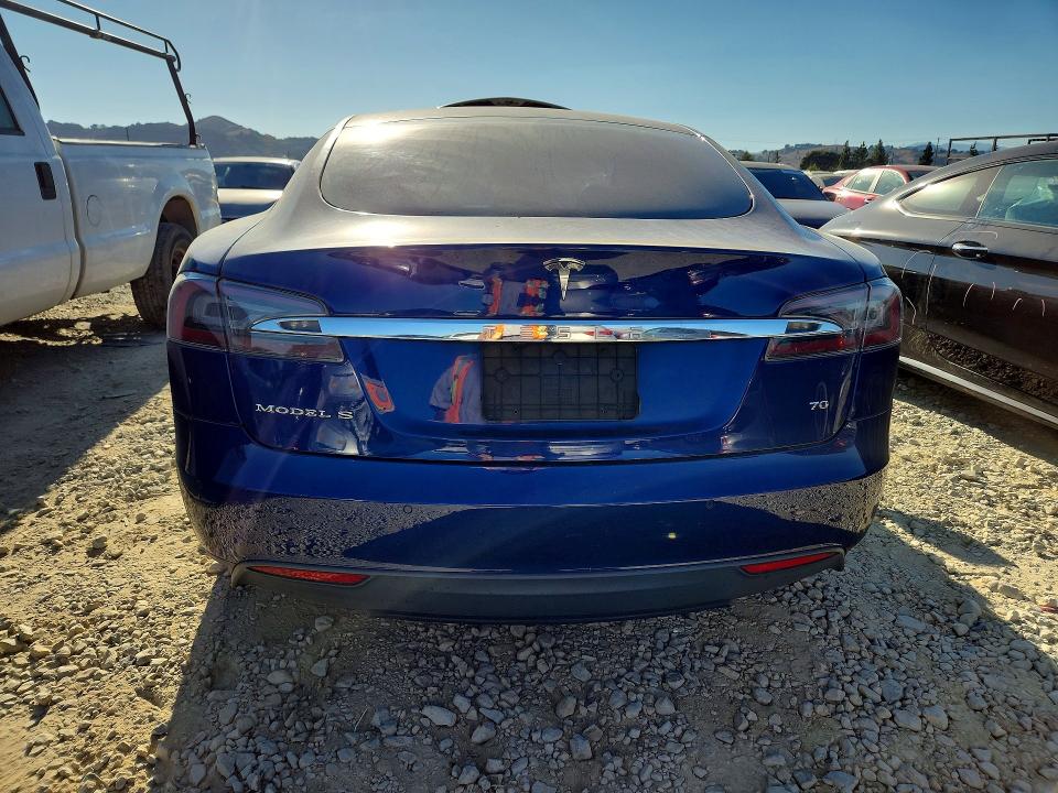 Снимка 6 от търг – 2015 TESLA MODEL S с VIN 5YJSA1E18FF105165