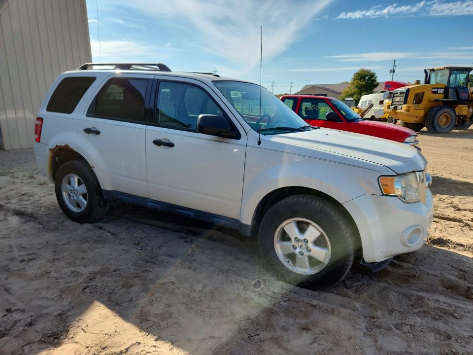 Photo 4 from auction – 2011 FORD ESCAPE with VIN 1FMCU0DG4BKC59280