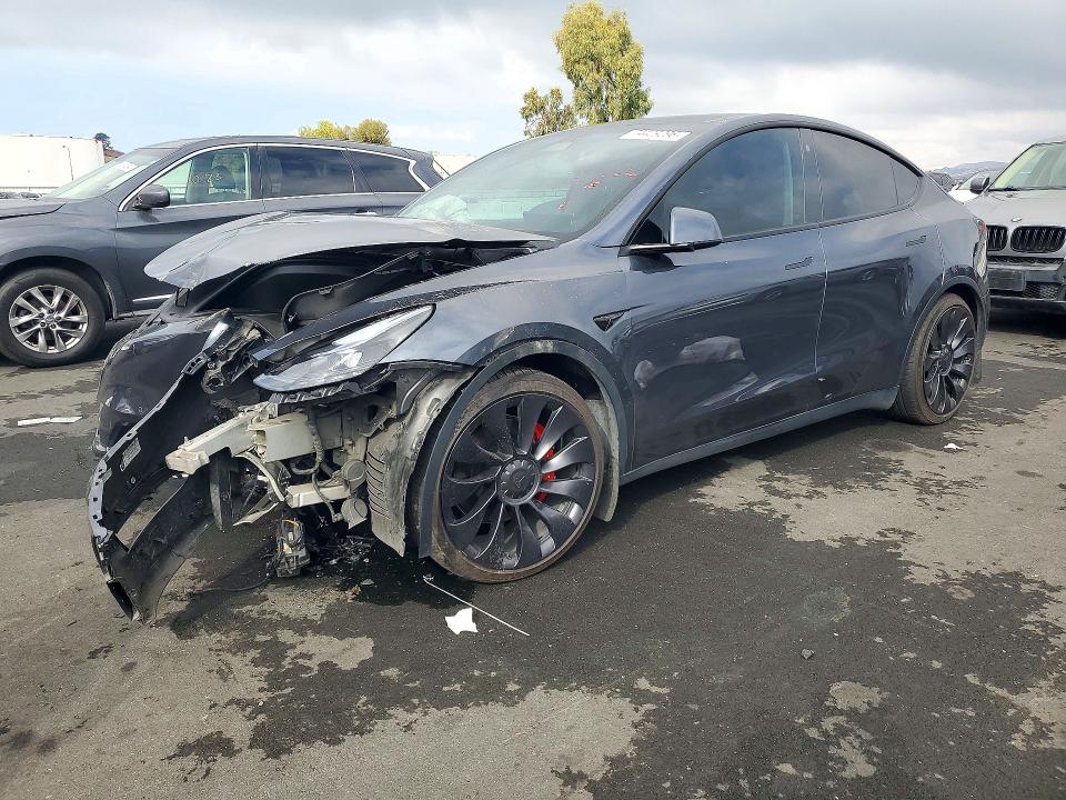 TESLA MODEL  Y 2022 with VIN 7SAYGDEF1NF493539 - Photo from auction