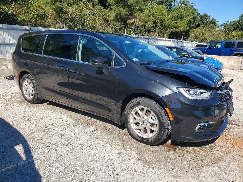 Photo 4 from auction – 2023 CHRYSLER PACIFICA with VIN 2C4RC1BG7PR631617