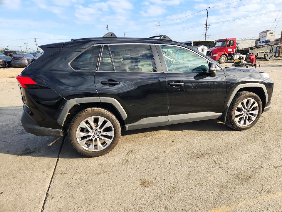 Снимка 3 от търг – 2022 TOYOTA RAV4 с VIN 2T3C1RFV1NC183799