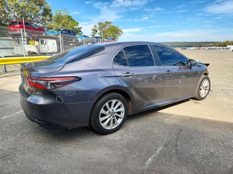 Снимка 3 от търг – 2024 TOYOTA CAMRY с VIN 4T1C11AK2RU193253
