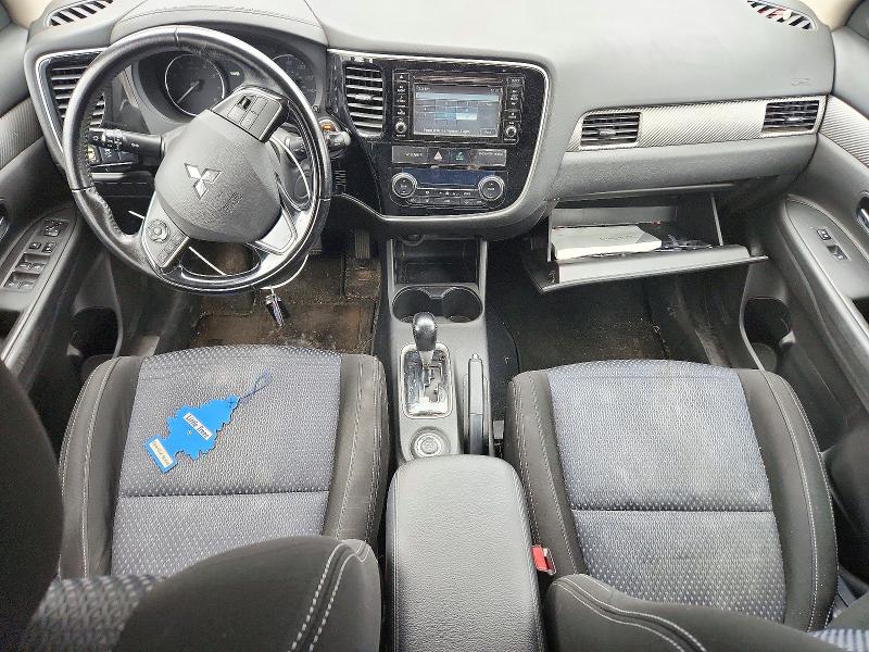 Снимка 8 от търг – 2016 MITSUBISHI OUTLANDER с VIN JA4AZ3A30GZ002755