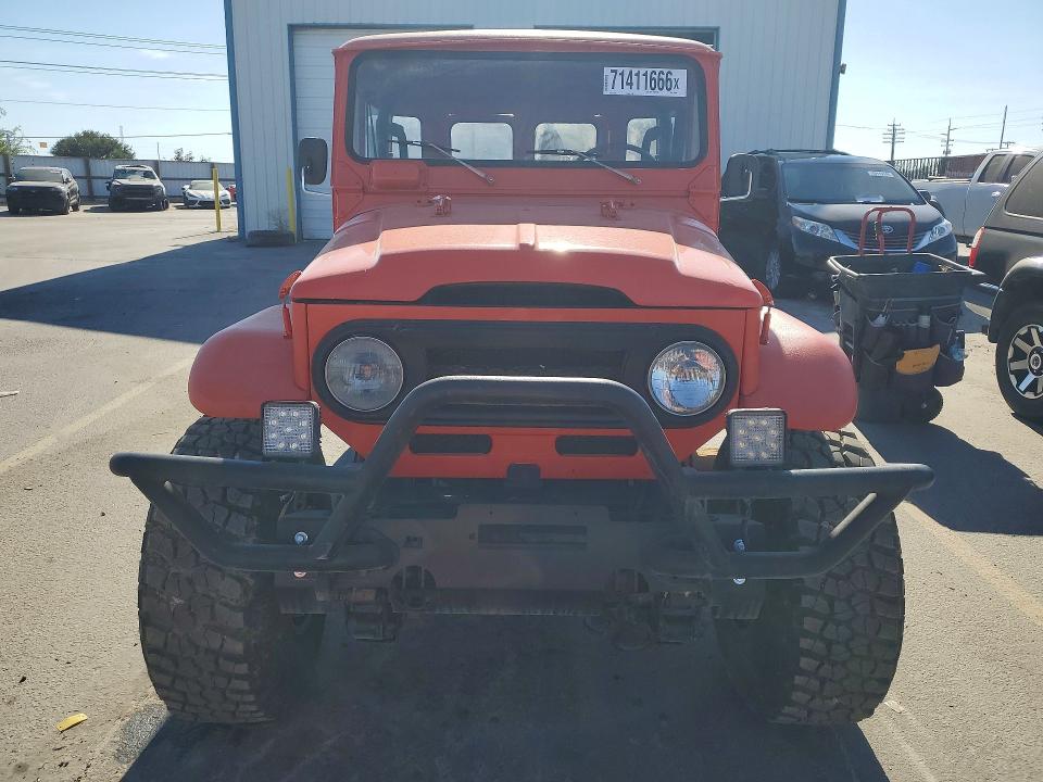 Снимка 5 от търг – 1977 TOYOTA LAND CRUISER с VIN FJ40256384