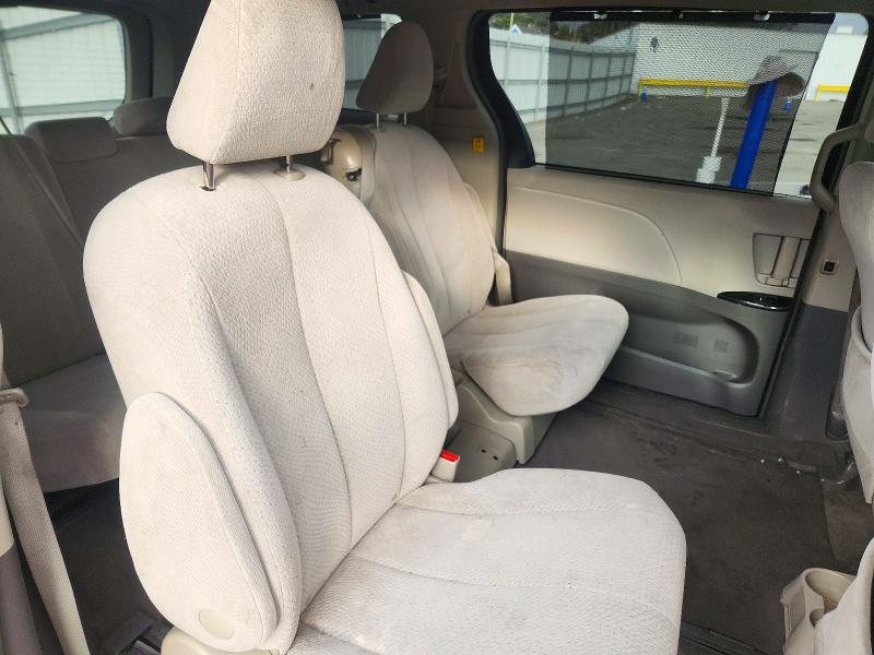 Photo 11 from auction – 2011 TOYOTA SIENNA with VIN 5TDKK3DC8BS129094