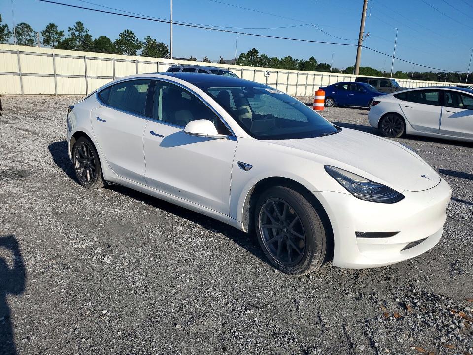 Снимка 4 от търг – 2018 TESLA MODEL 3 с VIN 5YJ3E1EA4JF038811