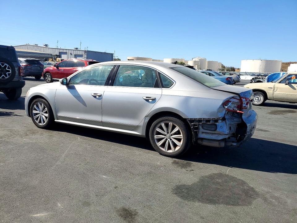 Снимка 2 от търг – 2012 VOLKSWAGEN PASSAT с VIN 1VWCP7A30CC065506