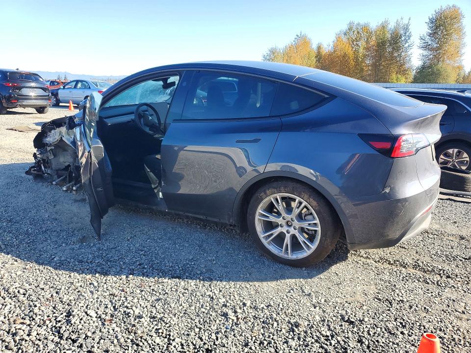 Снимка 2 от търг – 2023 TESLA MODEL Y с VIN 7SAYGDEE5PF899754