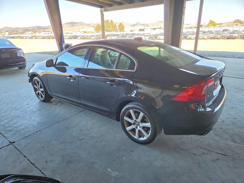 Foto 2 de la subasta – 2016 VOLVO S60 con VIN YV126MFKXG2404620