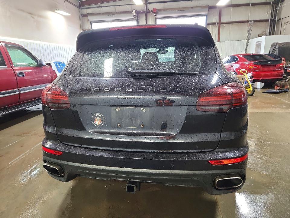 Снимка 6 от търг – 2018 PORSCHE CAYENNE с VIN WP1AA2A28JKA05383