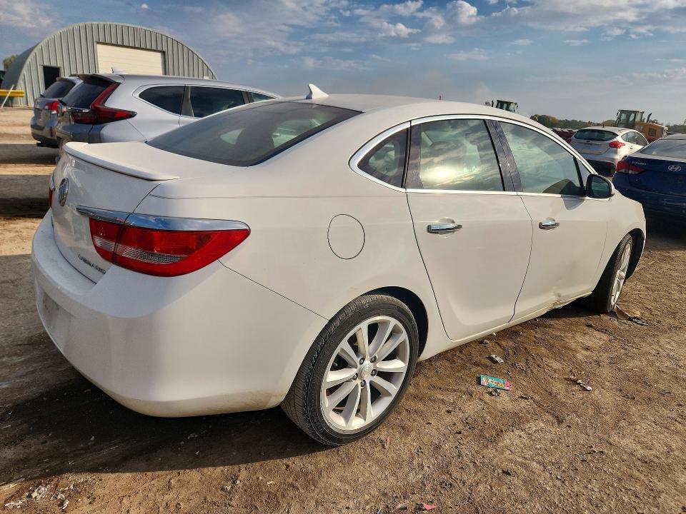 Снимка 3 от търг – 2013 BUICK VERANO с VIN 1G4PP5SK6D4103097