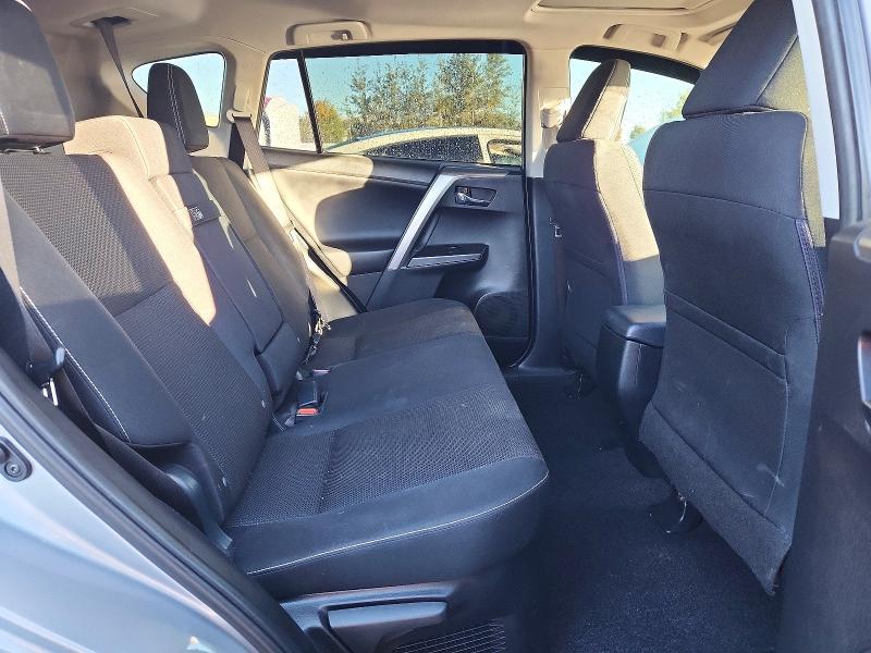 Снимка 11 от търг – 2017 TOYOTA RAV4 HYBRID с VIN JTMRJREV3HD091461