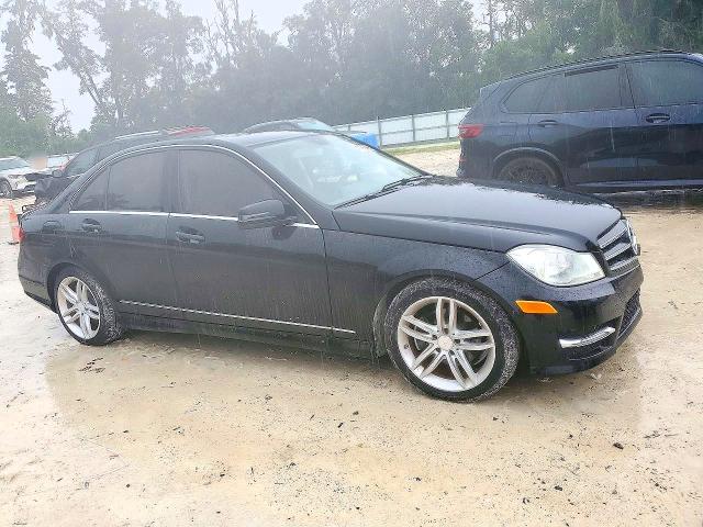 Photo 4 from auction – 2014 MERCEDES-BENZ C with VIN WDDGF4HB7EA932360