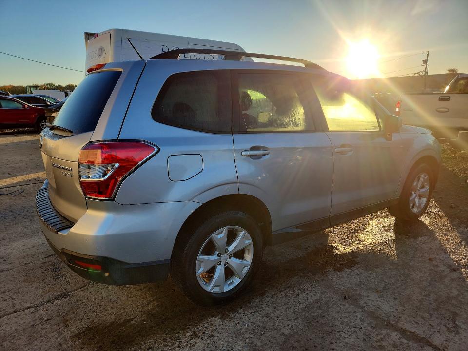 Photo 3 from auction – 2015 SUBARU FORESTER with VIN JF2SJADC1FH407515