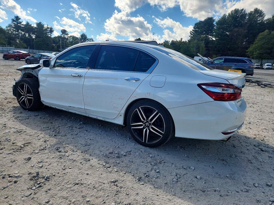 Снимка 2 от търг – 2017 HONDA ACCORD с VIN 1HGCR3F96HA021906