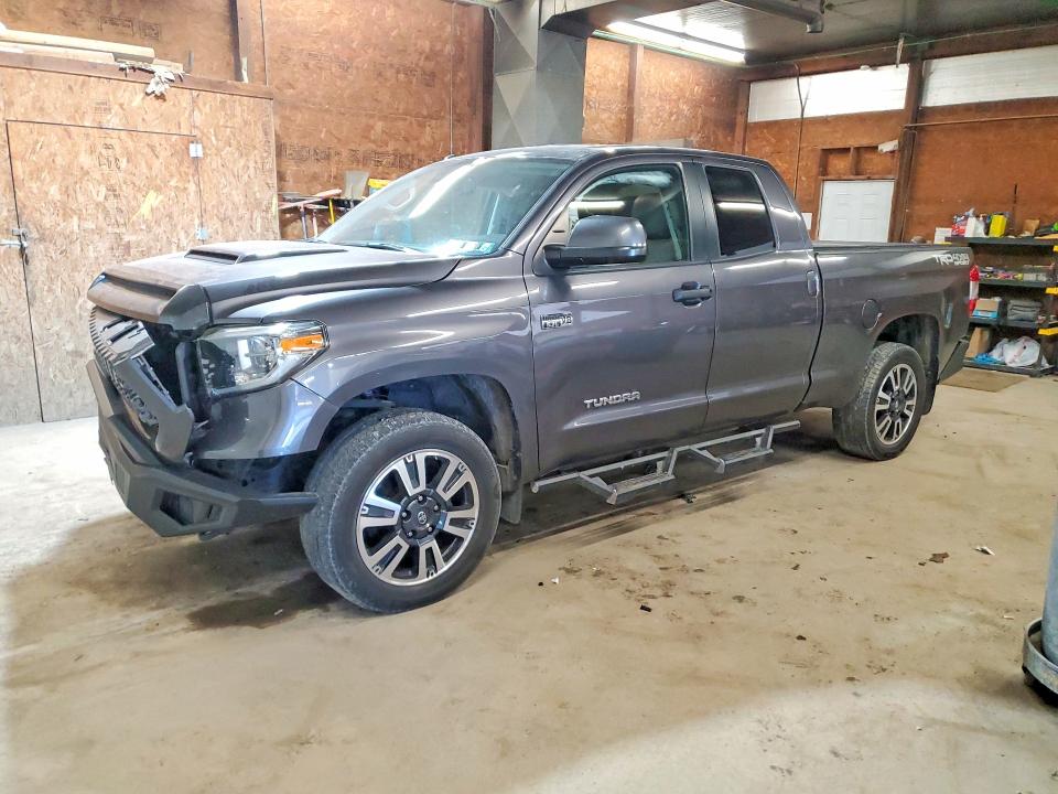TOYOTA TUNDRA 2018 с VIN 5TFUY5F19JX760492 - Снимка от търг