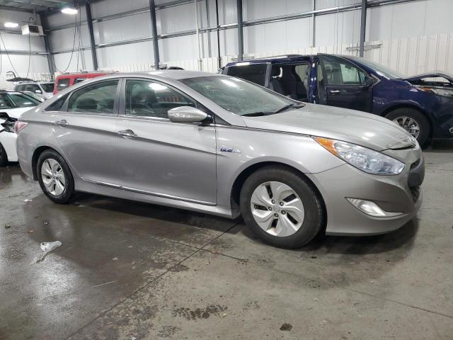 Photo 4 from auction – 2013 HYUNDAI SONATA HYB with VIN KMHEC4A45DA050247