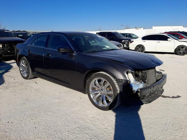 Photo 4 from auction – 2017 CHRYSLER 300 LIMITE with VIN 2C3CCAAG9HH591317