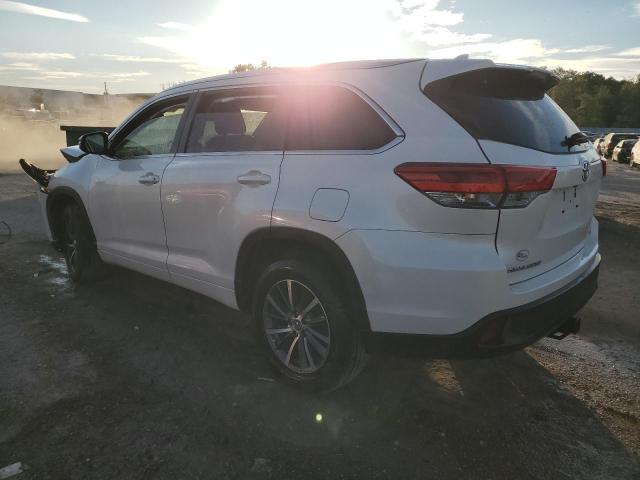 Photo 2 from auction – 2018 TOYOTA HIGHLANDER with VIN 5TDKZRFH2JS529903