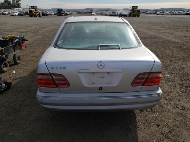 Photo 6 from auction – 2001 MERCEDES-BENZ E 320 with VIN WDBJF65J41B320837